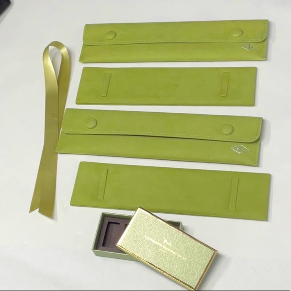 🔥NEW VAN CLEEF & ARPELS 2 TRAVEL POUCHES, BOX & RIBBON